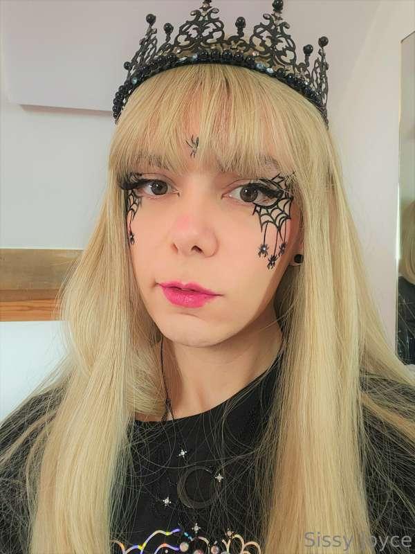One of the few pictures of me with a blonde wig!! Made with ..