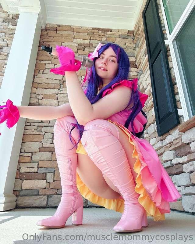 musclemommycosplays image #1