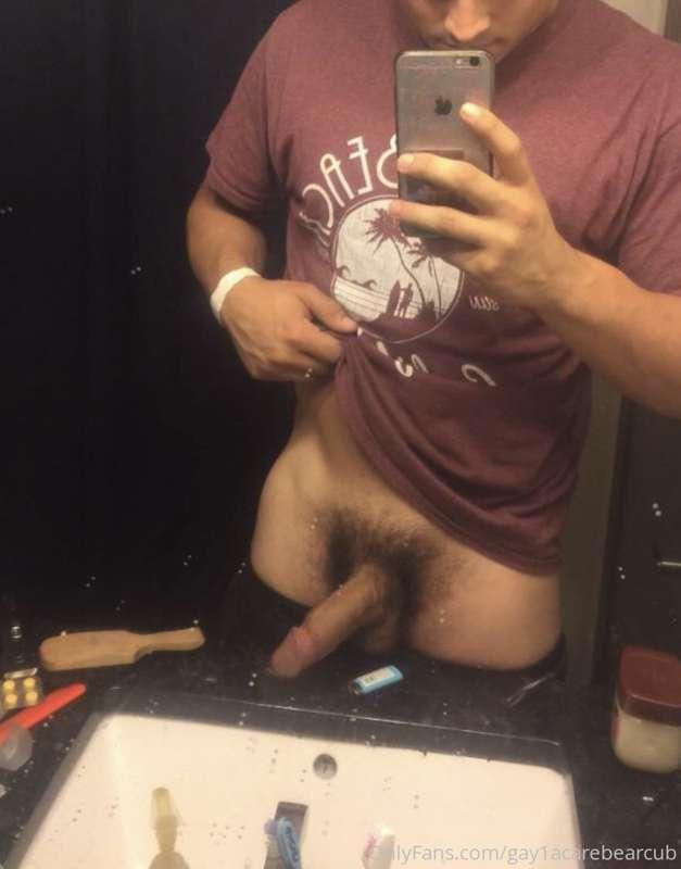 Who wants to see this hung jock wreck my hole ?