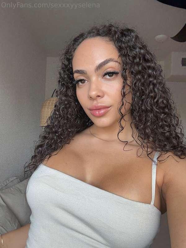 Best solo ever sent!😛😛 spreading this tight pussy open! Omg ..