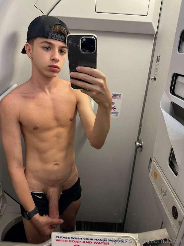 😈