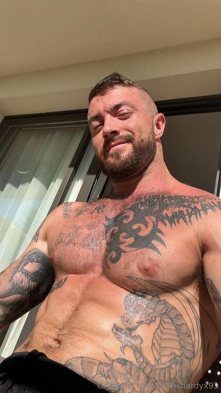 Sitting on the balcony soaking up the sun already sweating 🥵..