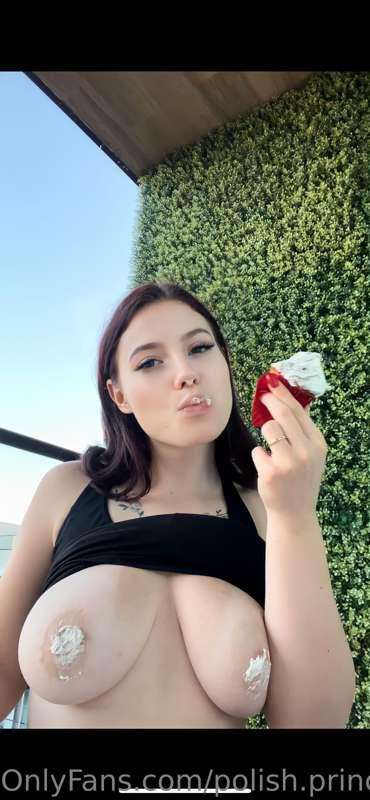 Cupcake anyone 🧁😉