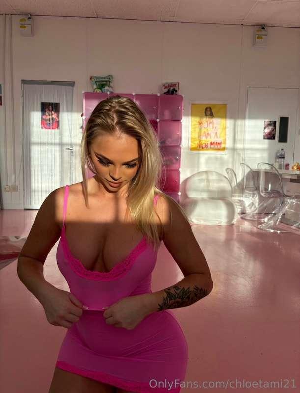 What’s your favourite way to be sneakily teased in public? 😉