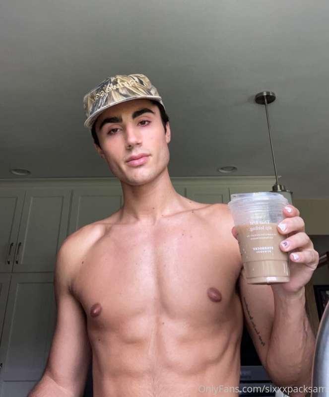 midday coffee and midday nudes? check your messages right fu..