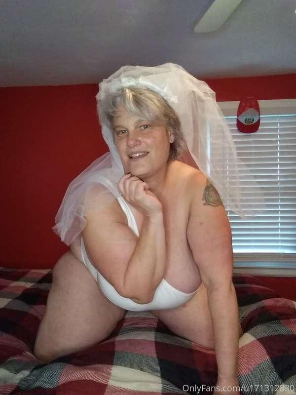 I'm a very naughty bride! My pussy is as wet as can be. So h..