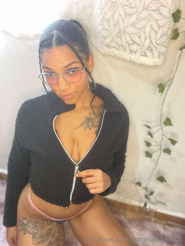 Have you met my friend @Sarluny_69? She loves making men cum..