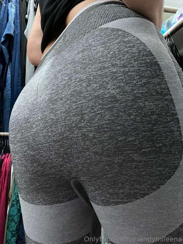 Thong Thursday is such a great day, isn’t it?
