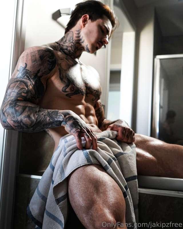 Take bath with me 😏🛁?
MORE of me 🔞👉 @Jakipz