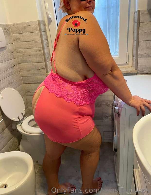 Sensualpoppy and house cleaning😜