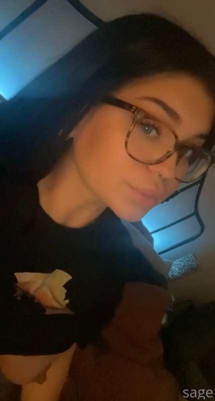 waiting for you in my dm’s 🤭🤭