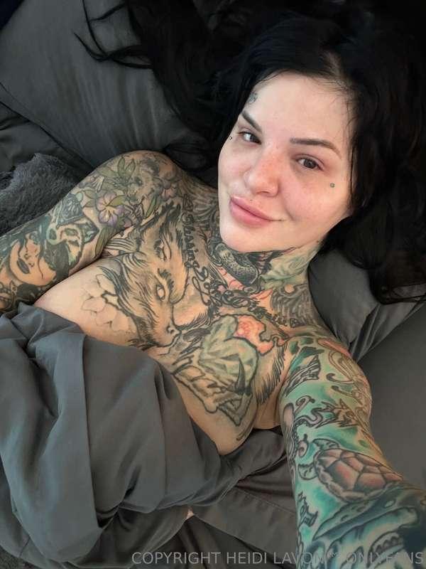 Lay down with me 😘