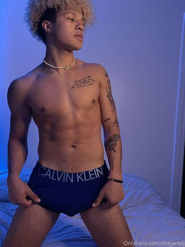 DM me for custom content 🍆😈 now making jerk videos and showi..