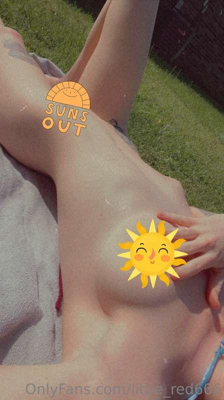 Sun tanning naked gets me so wet🙈💦 can I use your back yard ..
