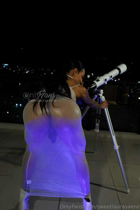 El you want to use my telescope? 🙈