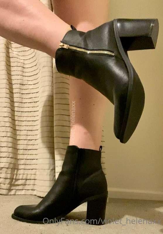 You want my feet? 👑😈