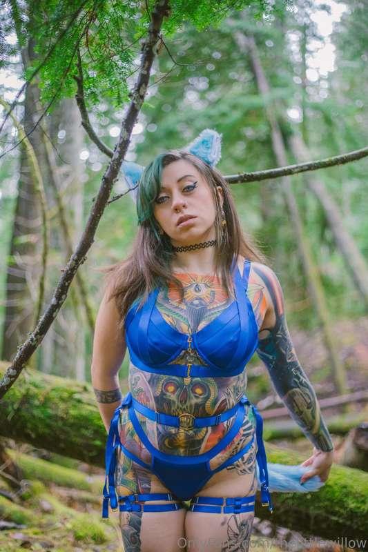 Color or BW? 🖤💚