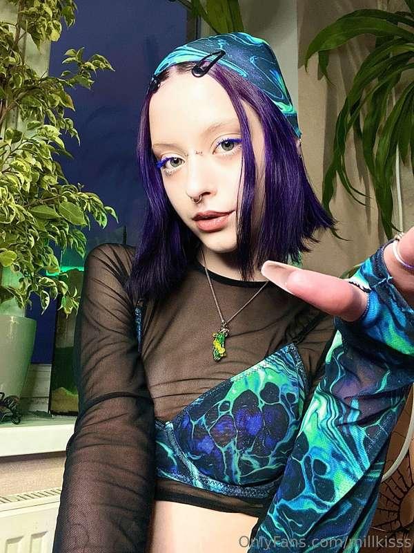 Poisonous... dare to taste it? 💜