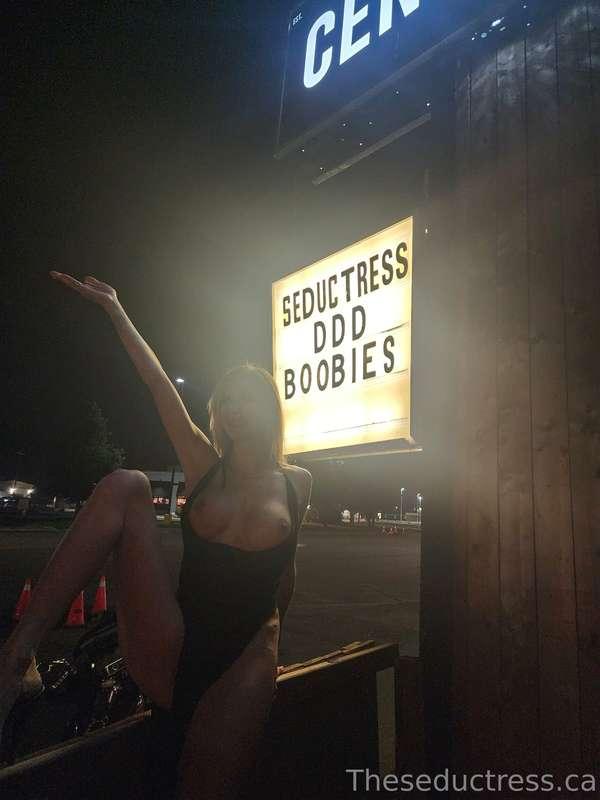 seductress image #0