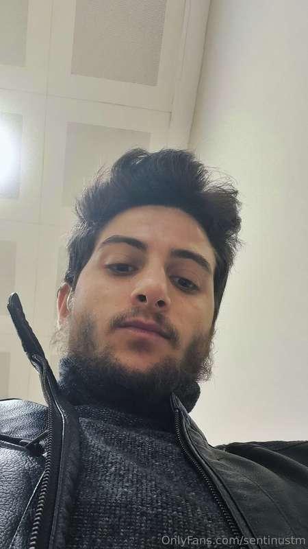 Duygusal mıyımmm sinirli miyimmm ağlıyor muyummm bilmiyorum ..