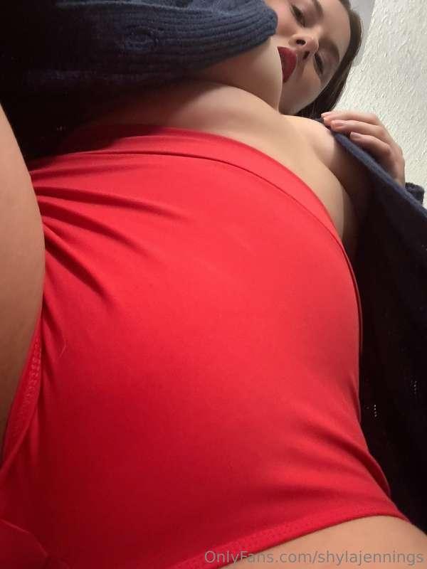 Lick or Suck? Tell me in the DMs 😘😘