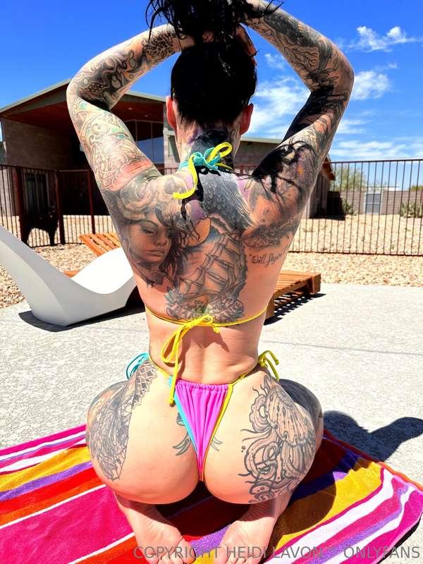 It's so fuckin' hot out here and so am I 🥵