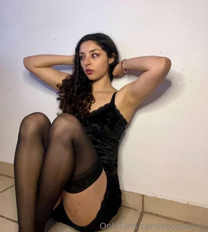nuevo set en medias y mini vestido, diferentes poses sexys
