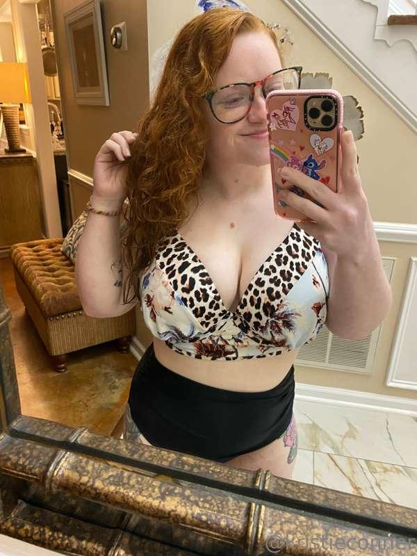Learning to love my body in new sizes for my new shape🤤🩵 
Ju..
