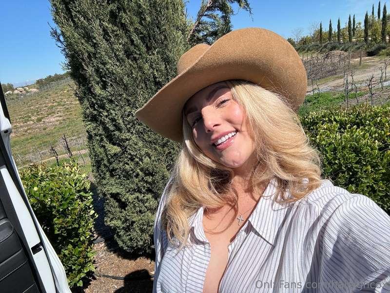 she's got a touch of country in her