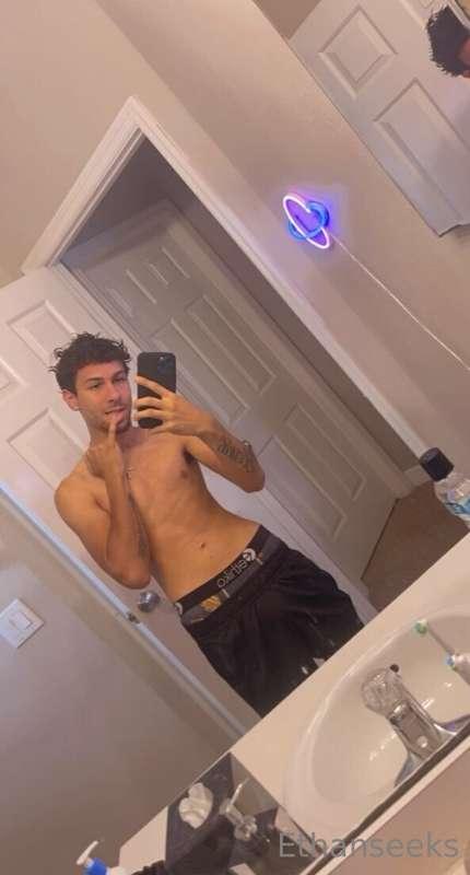 Hey guys want to see a Italian freak fill up some holes and ..