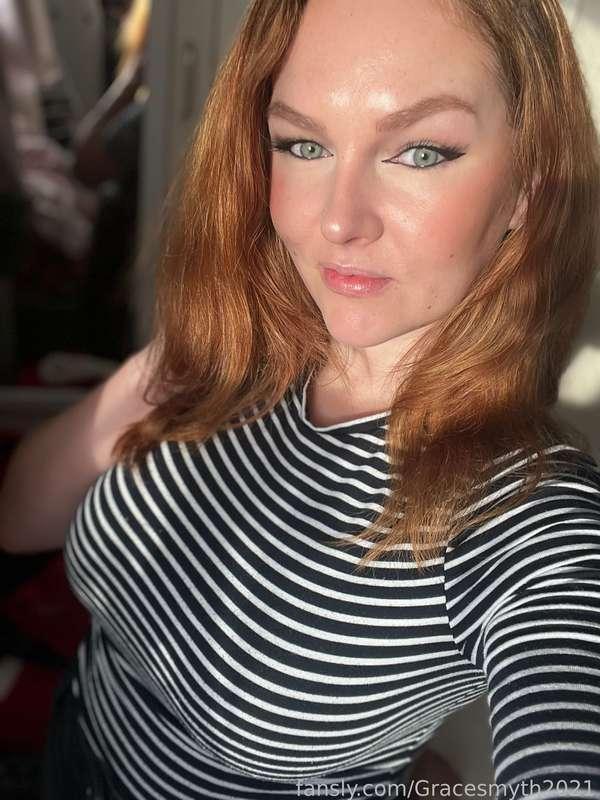 Outfit of the day ♥️ 

#fyp #redhead #ginger #milf #mature #greeneyes #hotmom #stepmom #mommy #nurse #fetish #medical #latex #milky