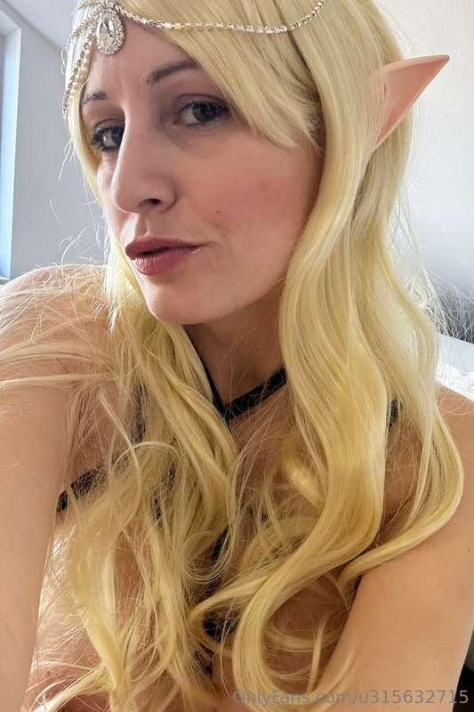 Zlobivá elfka 2. část 😈🧝‍♀️
A naughty Elf 2. part 😈🧝‍♀️