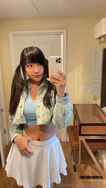 Do you wanna pull on my piggies? 🐖 Hehehe 