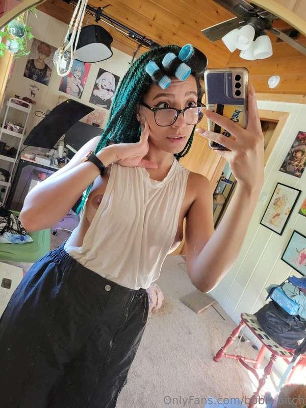 I'm live right now on my other platform! Hanging out, trying..