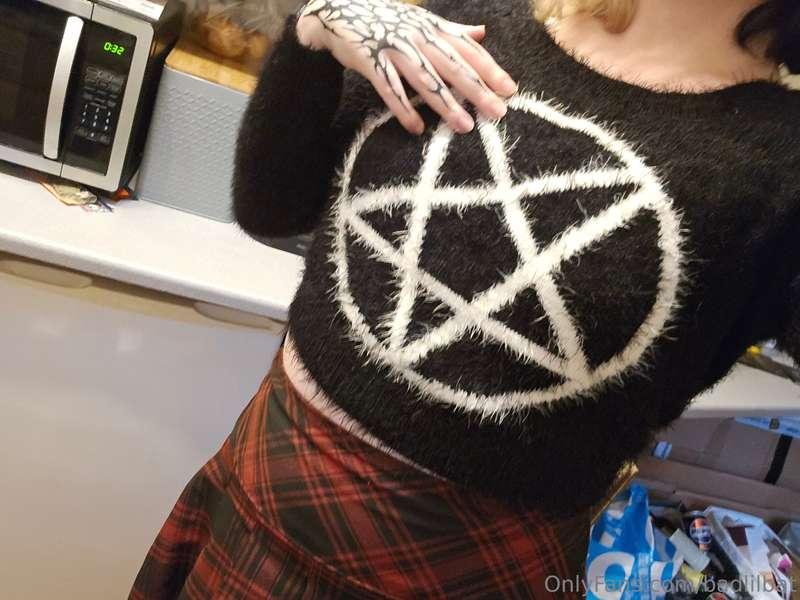 So I got my hand and a few other places tattoo'd recently 😊