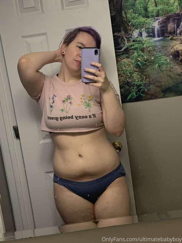 Looks like I cropped my shirt too short. Whoops 😜😜😜