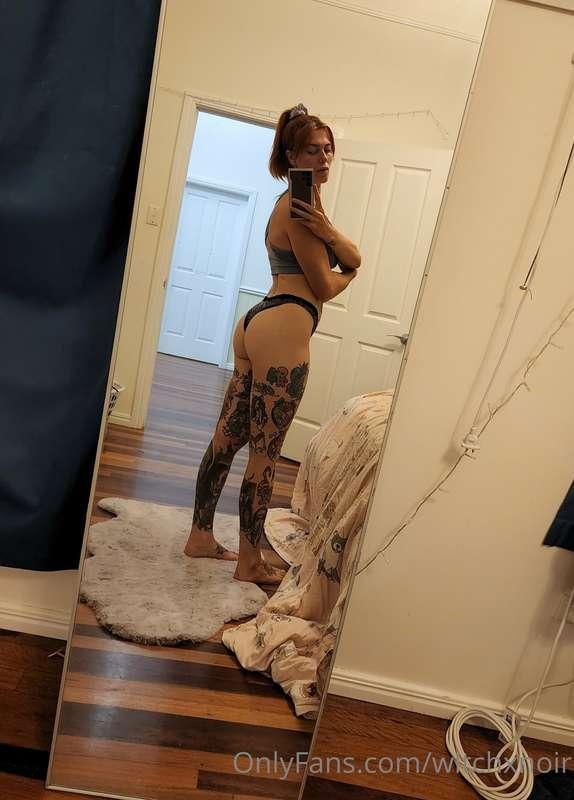 Can you guess what I trained at the gym tonight? 🍑