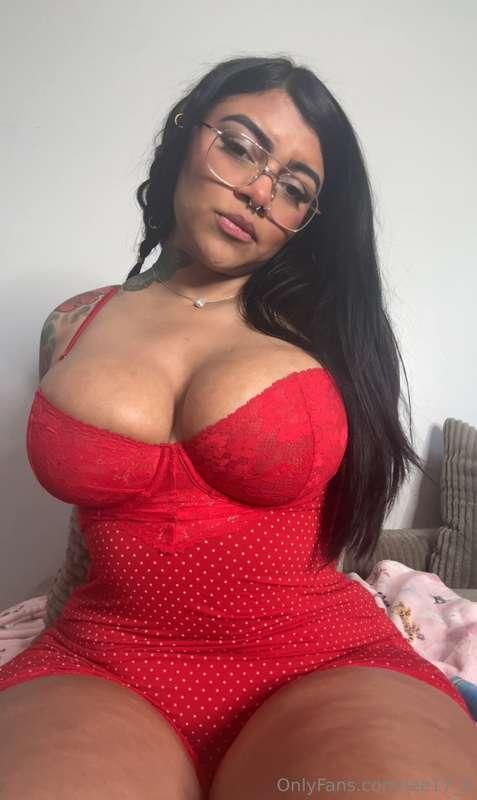 smash that LIKE if I'm ur favorite MILF