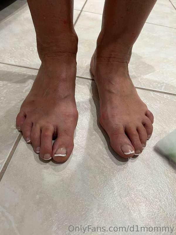 What color should I paint my toes? 👀❤️