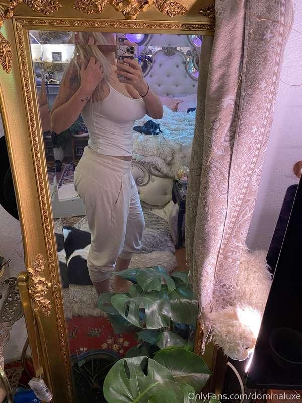 I don’t even have to try to look this devastating. Even stra..