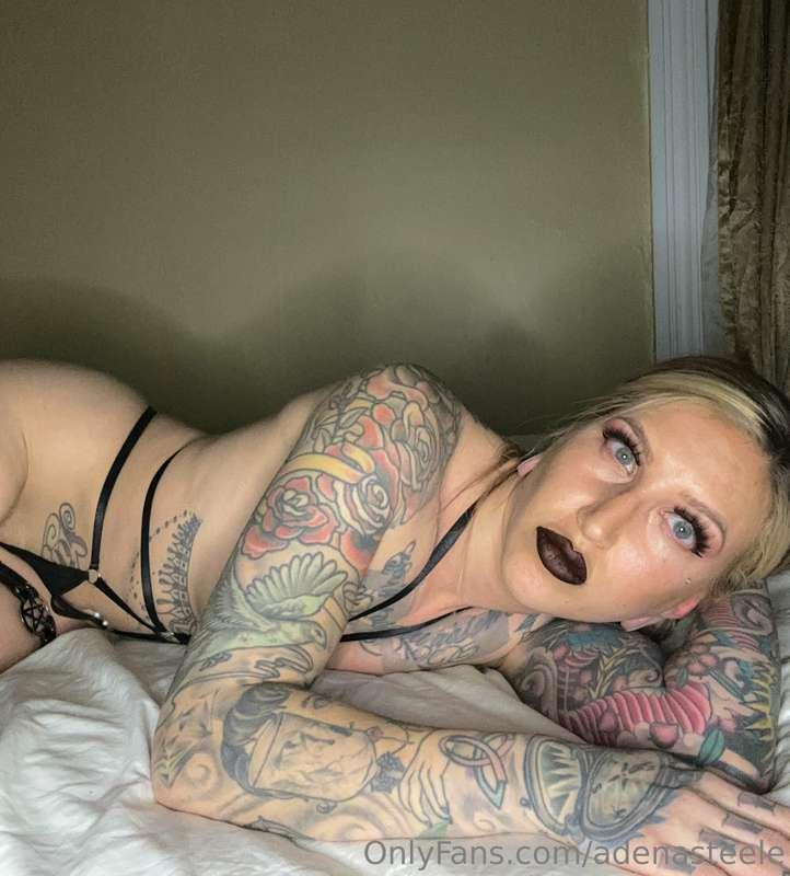 Will you keep me warm? 🥺💋