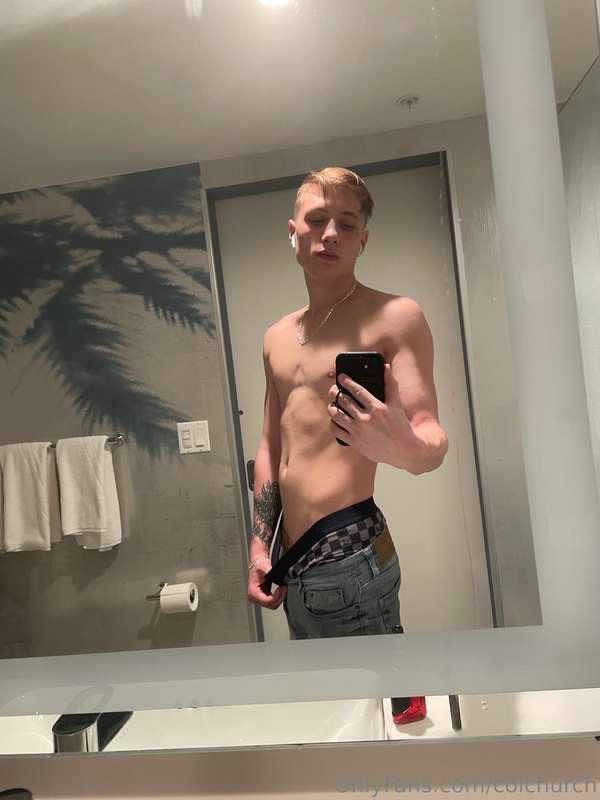 😈