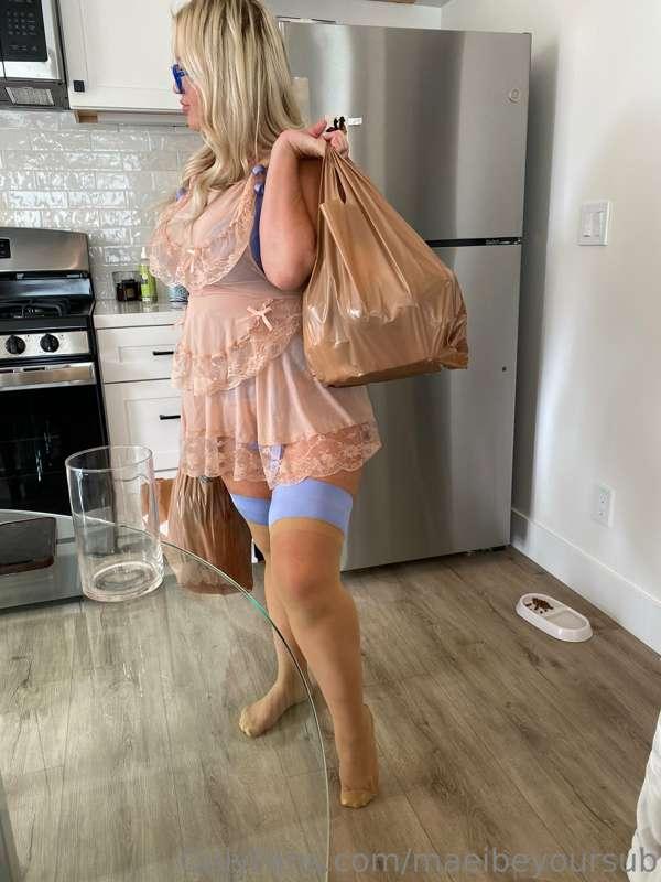 Can I get your groceries for you baby? 😈🥰