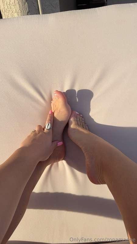 👣 toes 