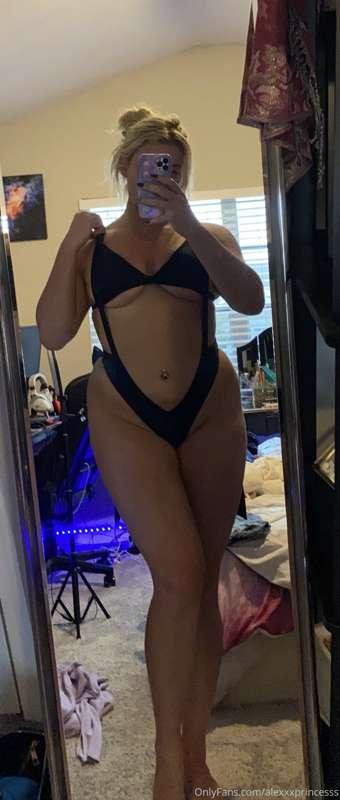Y’all want a photoshoot in this bathing suit or what ?😜 comi..