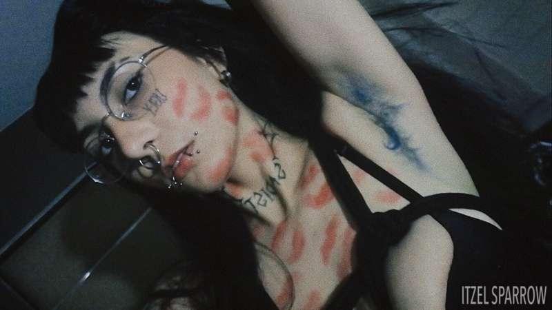 itzel2002free image #1