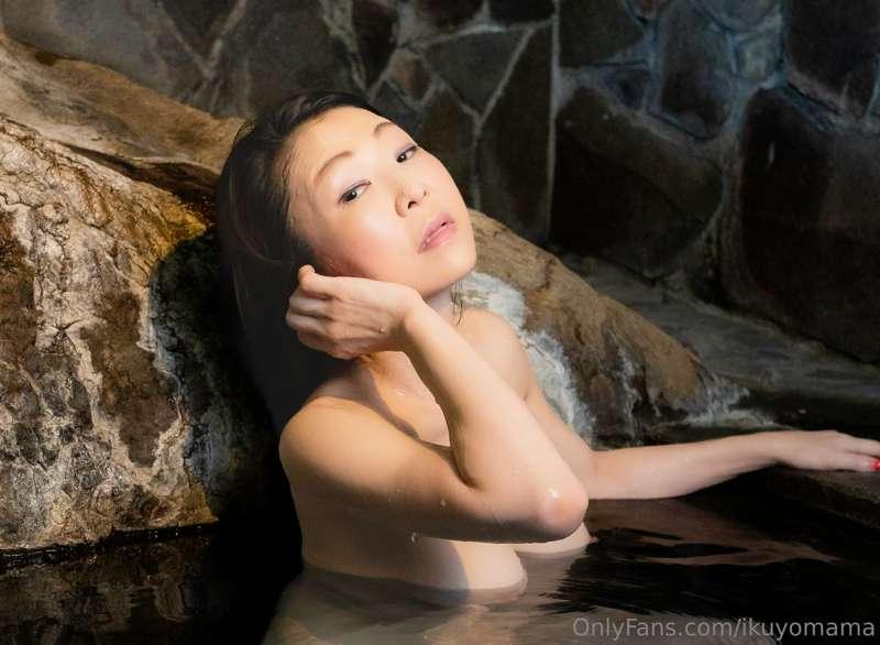 貴方と二人で入った混浴温泉のエッチな写真
A naughty picture of a mixed bathing ho..