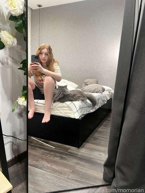 We are sitting and chilling 😎
#ginger #redhead #girlnextdoor #feet #casual