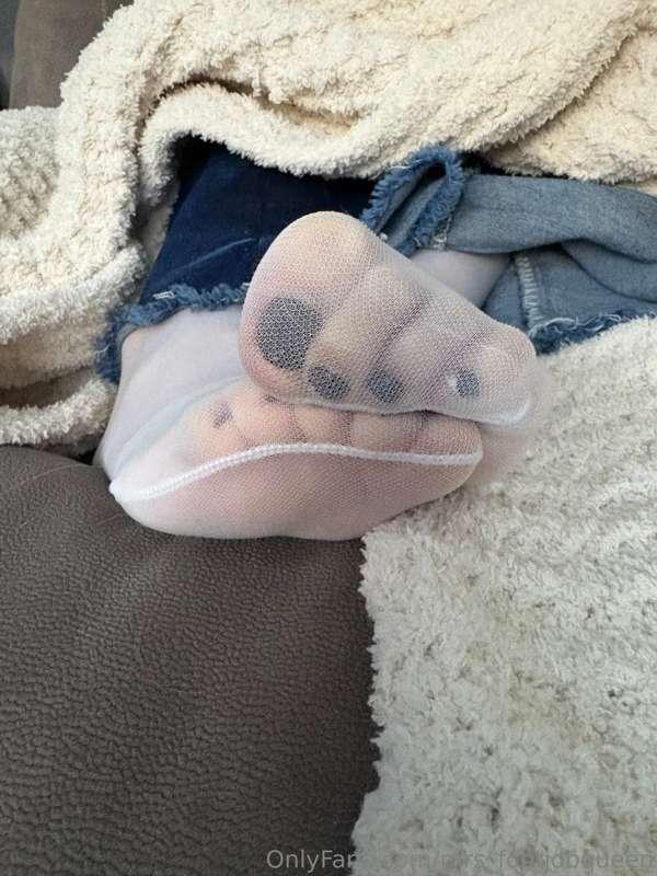 mrs_footjobqueen image #15