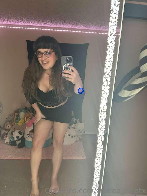 Couple shots for all you cuties from the other night. Hope y..